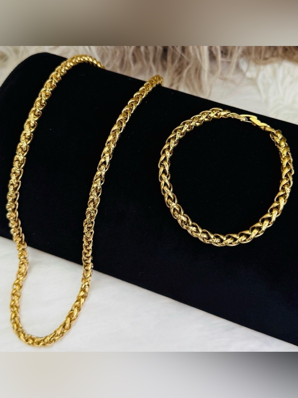 Beautiful vintage, goldtone, 18” rope necklace and bracelet set